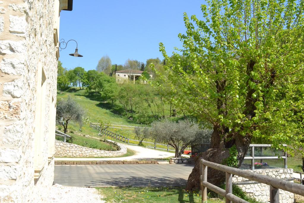 Casale La Rocchetta Bed & Breakfast ลูนิโก ภายนอก รูปภาพ