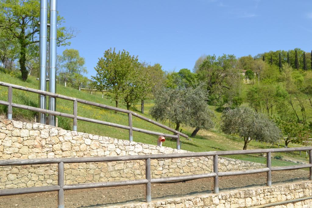 Casale La Rocchetta Bed & Breakfast ลูนิโก ภายนอก รูปภาพ