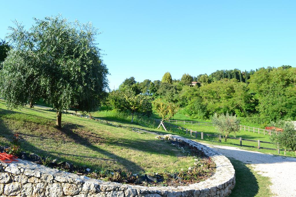 Casale La Rocchetta Bed & Breakfast ลูนิโก ภายนอก รูปภาพ