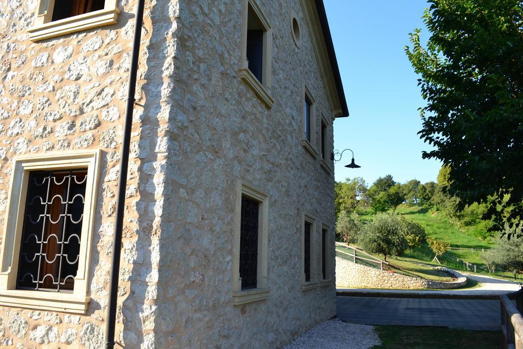 Casale La Rocchetta Bed & Breakfast ลูนิโก ภายนอก รูปภาพ
