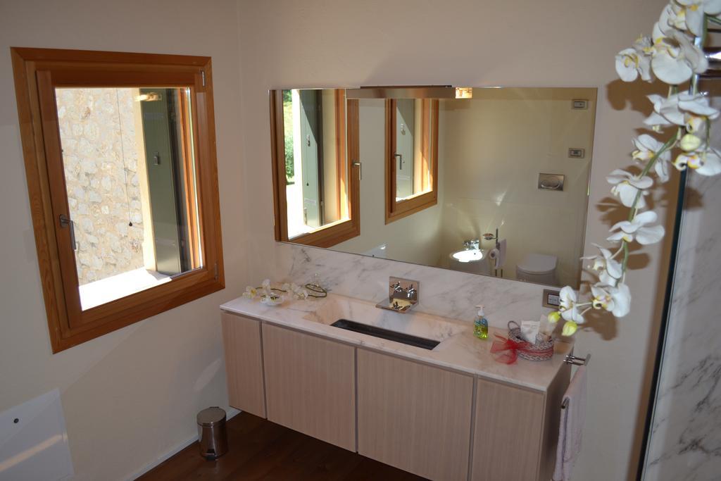 Casale La Rocchetta Bed & Breakfast ลูนิโก ภายนอก รูปภาพ