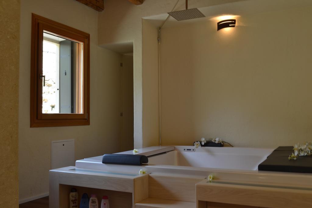Casale La Rocchetta Bed & Breakfast ลูนิโก ภายนอก รูปภาพ